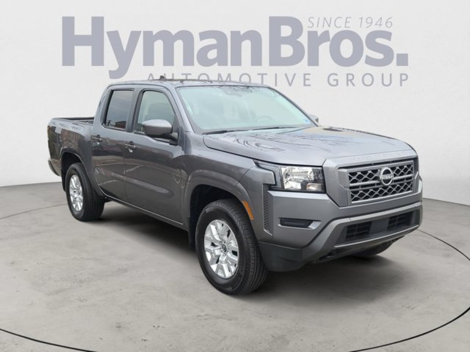 2022 Nissan Frontier SV 4x4 Crew Cab | Tech Package in Gun Metallic — front three-quarter view