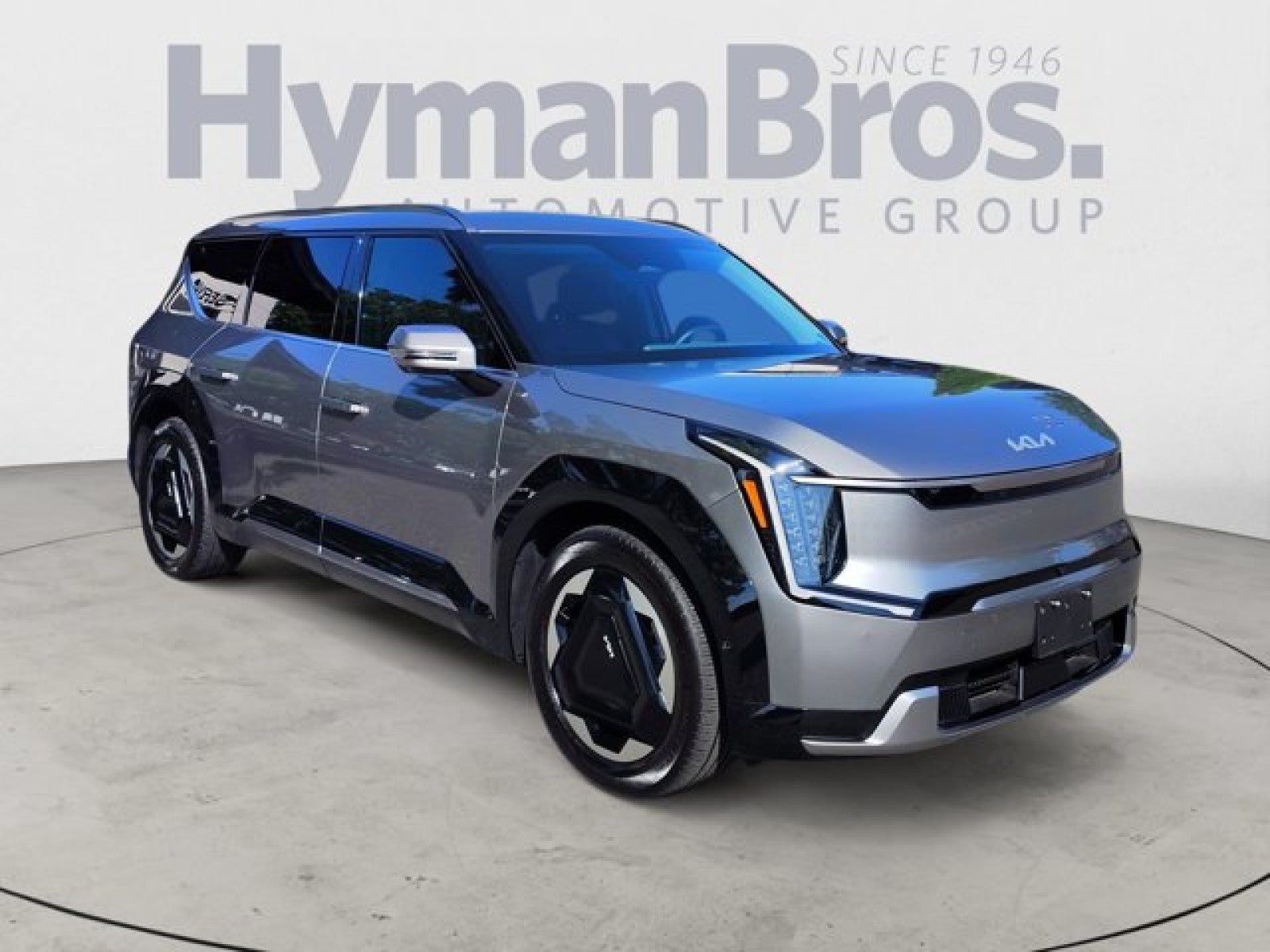 2024 Kia EV9 Land AWD | VIP Seating in Pebble Gray — front three-quarter view