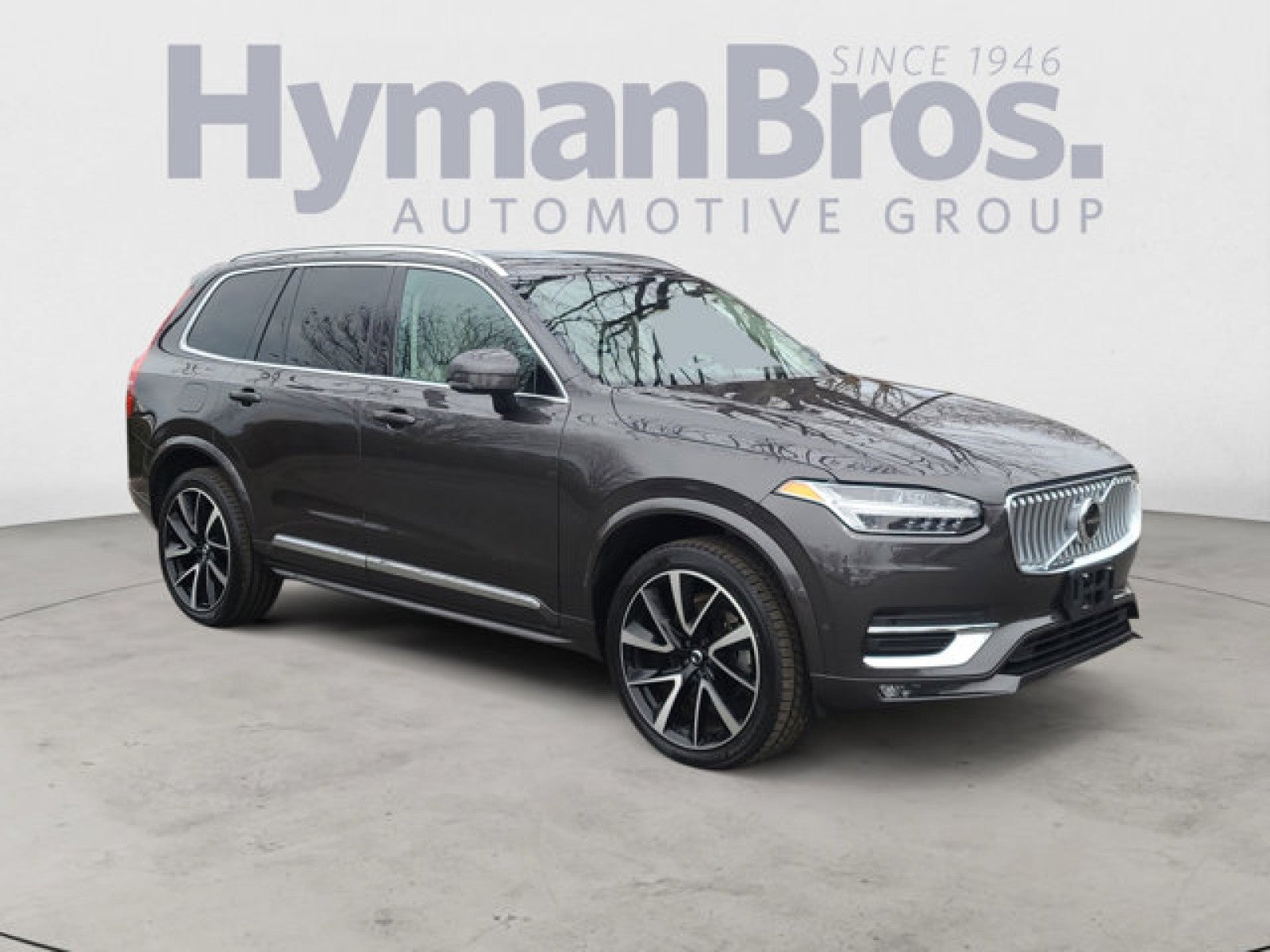 2023 Volvo XC90 B6 AWD Plus in Platinum Grey Metallic — front three-quarter view